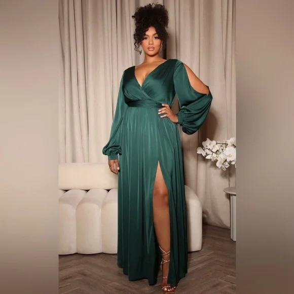 fitted lace wedding dress Dark Romance Lace Tiered Maxi Dress (Hunter Green) – Southern Alternative main image 1